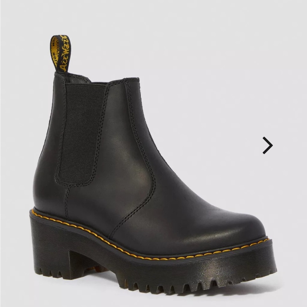 Dr. Martens Chelsea boot